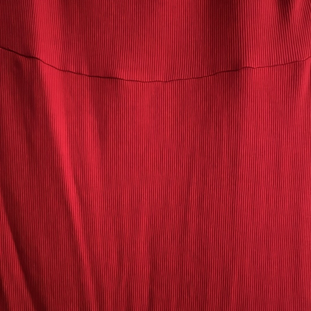 Red Dress - Picture 3 of 3